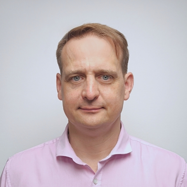 Dr Tamás Gulyás